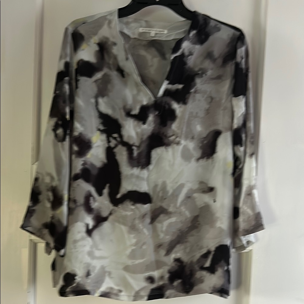 Violet & Claire Black and Gray Graphic Blouse with Mandarin Collar